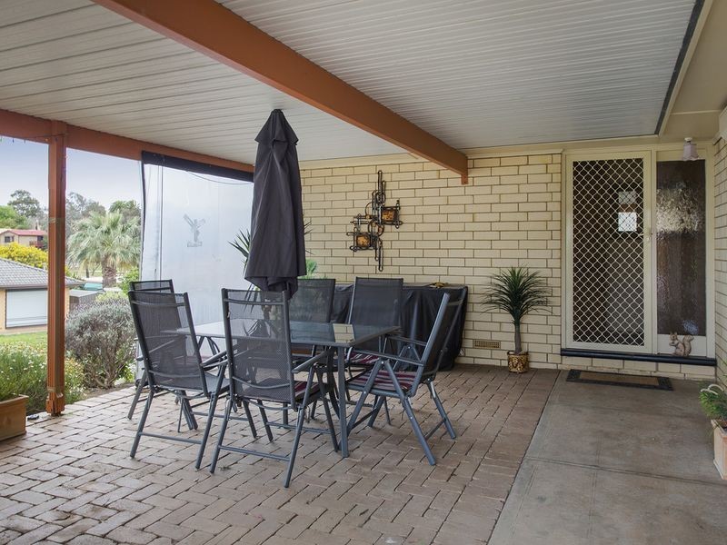 2 Thistle Street, Hallett Cove SA 5158