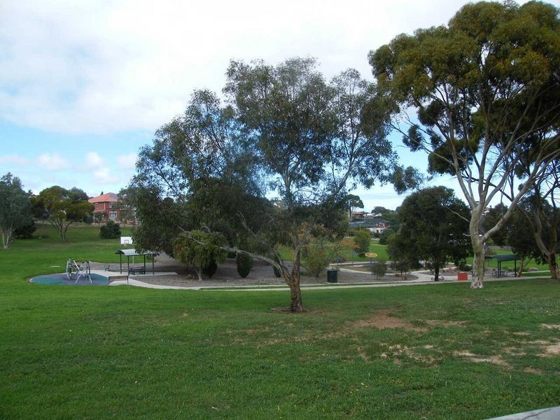 2 Thistle Street, Hallett Cove SA 5158