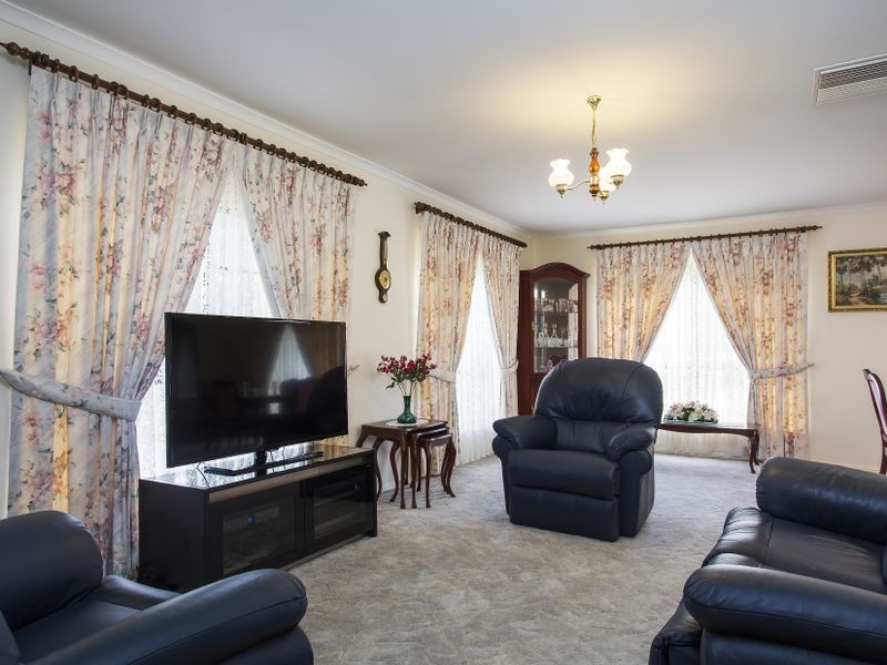 30 Quailo Avenue, Hallett Cove SA 5158