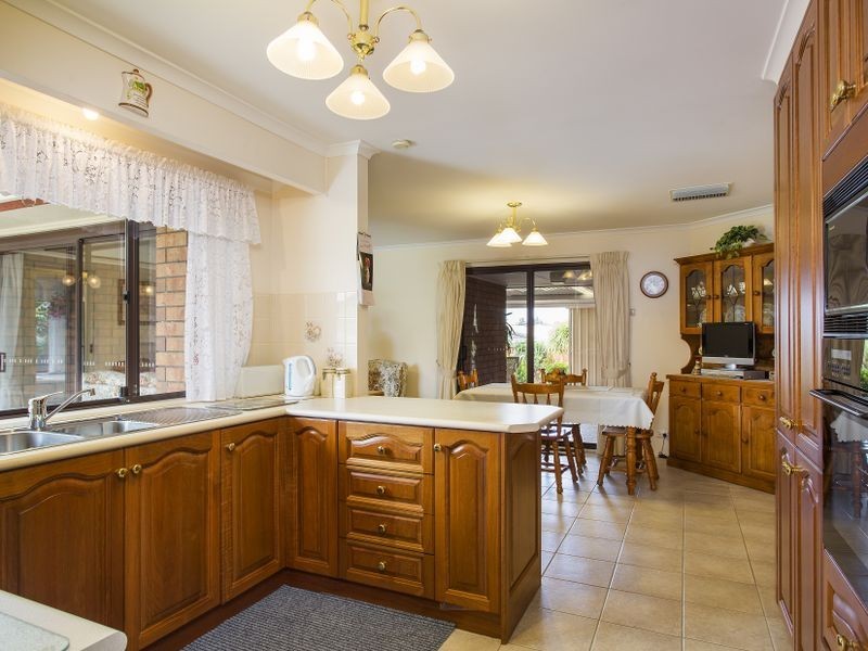 30 Quailo Avenue, Hallett Cove SA 5158