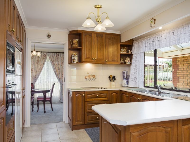 30 Quailo Avenue, Hallett Cove SA 5158