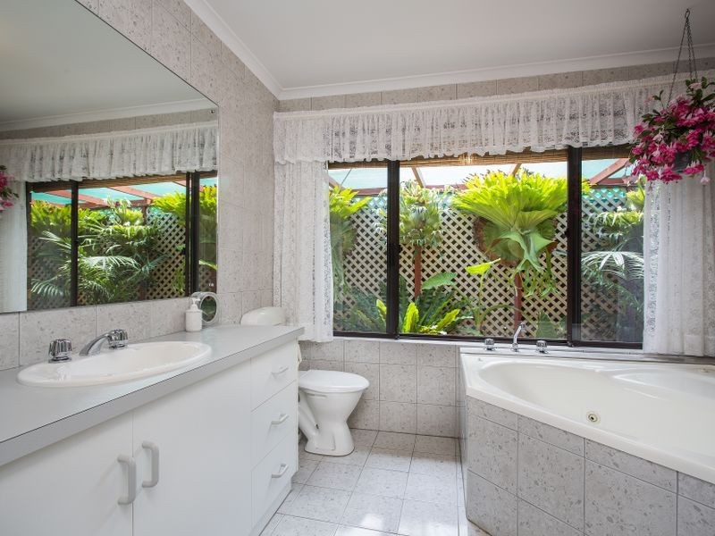 30 Quailo Avenue, Hallett Cove SA 5158