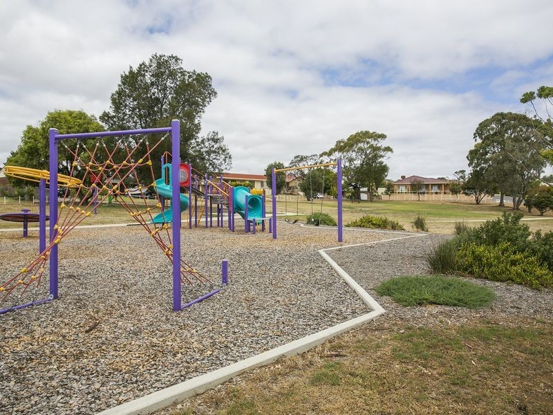 17 Caprice Street, Hallett Cove SA 5158