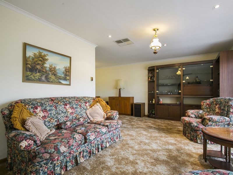 1 Mistral Court, Hallett Cove SA 5158