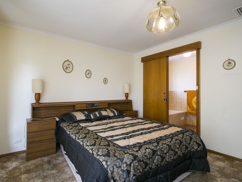 1 Mistral Court, Hallett Cove SA 5158