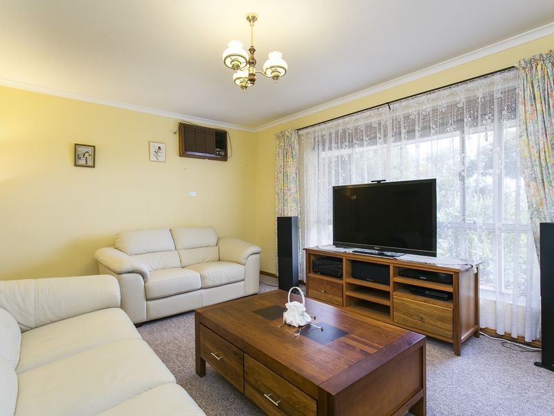 4 Falcon Avenue, Hallett Cove SA 5158