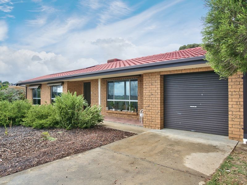 4 Falcon Avenue, Hallett Cove SA 5158