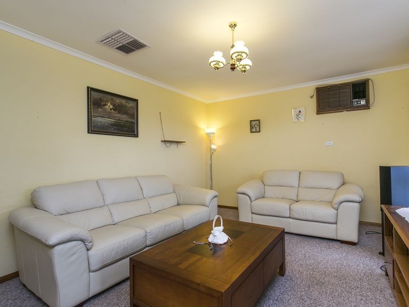 4 Falcon Avenue, Hallett Cove SA 5158