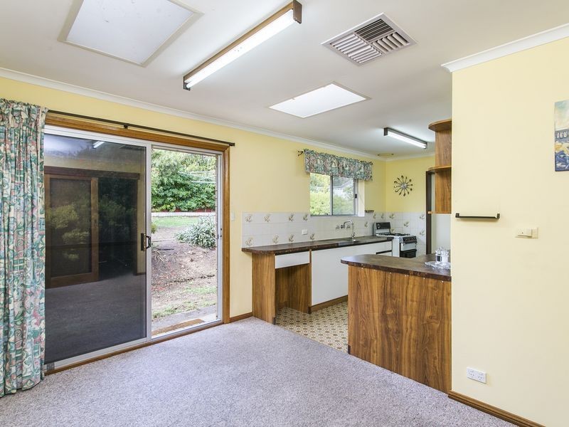 4 Falcon Avenue, Hallett Cove SA 5158