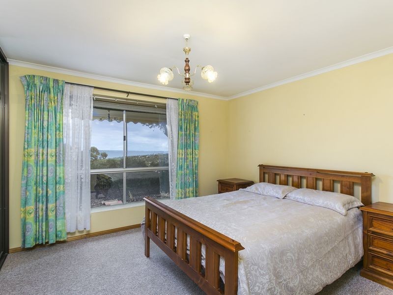 4 Falcon Avenue, Hallett Cove SA 5158