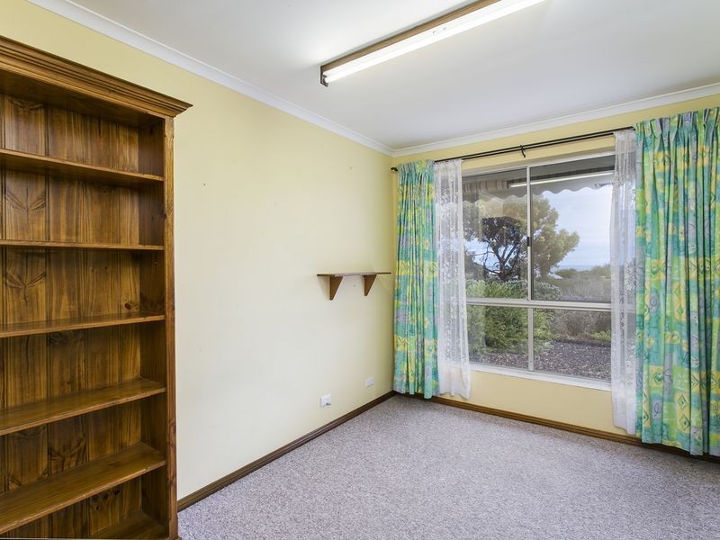 4 Falcon Avenue, Hallett Cove SA 5158
