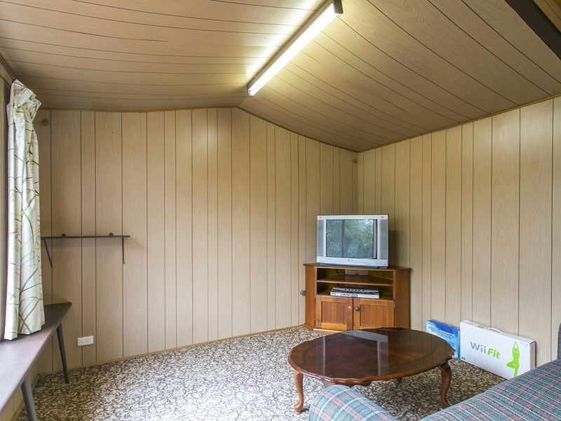 4 Falcon Avenue, Hallett Cove SA 5158