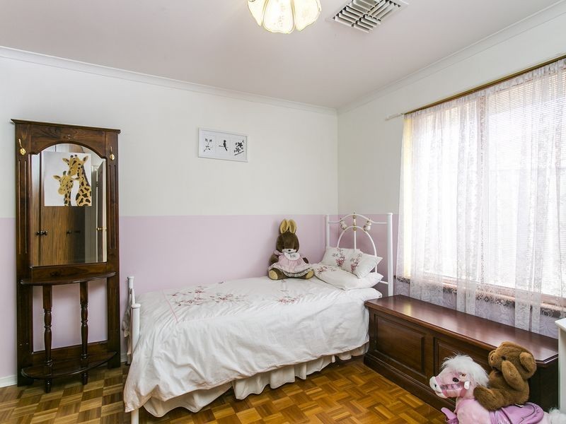 14 Kalmia Court, Hallett Cove SA 5158