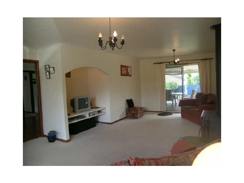 16 Dutchman Drive, Hallett Cove SA 5158