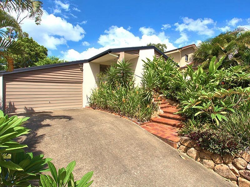 16 Naretha Street, Carindale QLD 4152