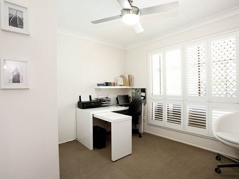 16 Naretha Street, Carindale QLD 4152