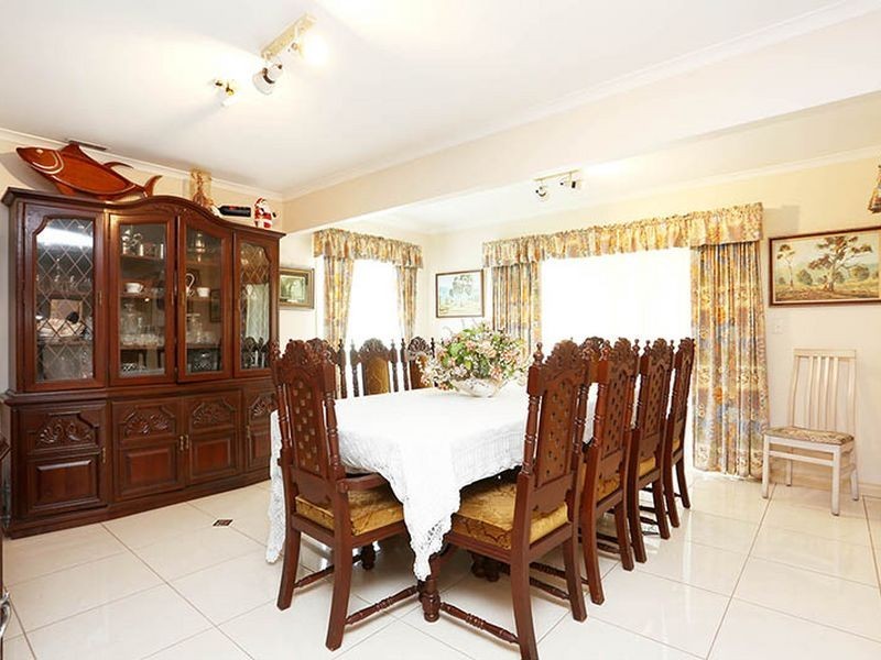 161 Meadowlands Road, Carindale QLD 4152