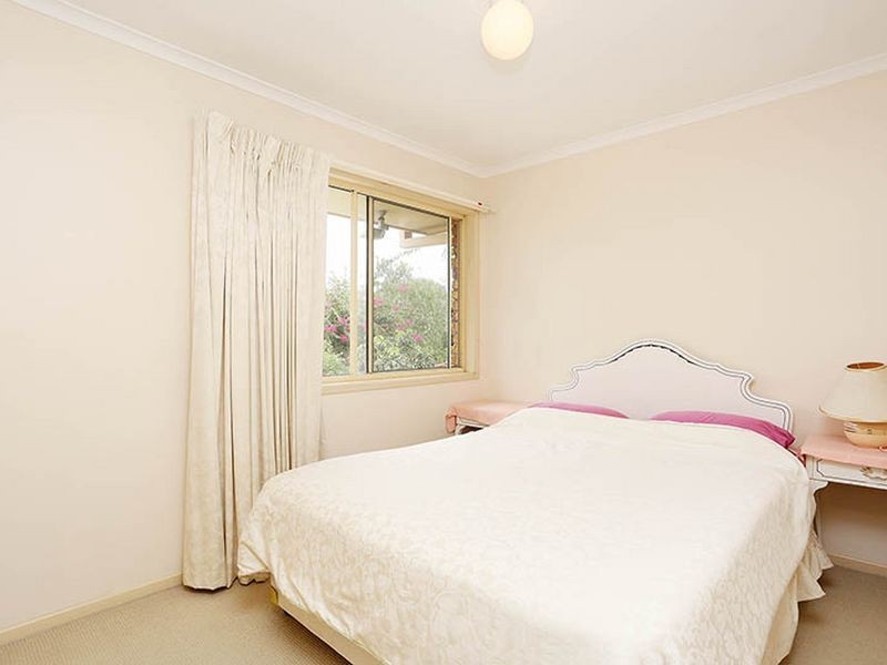 161 Meadowlands Road, Carindale QLD 4152