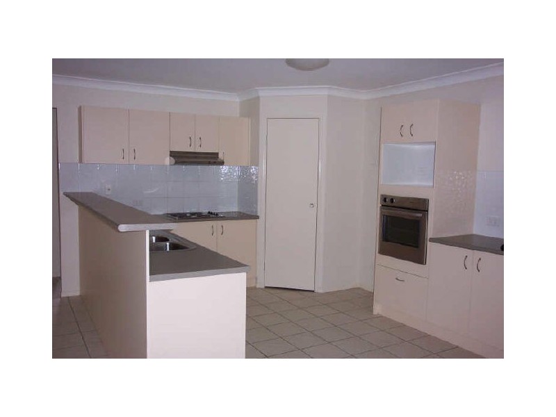 82 Silky Oak Crescent, Carindale QLD 4152