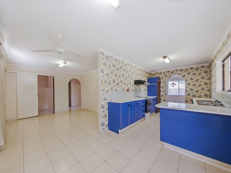 17 Bedivere Street, Carindale QLD 4152