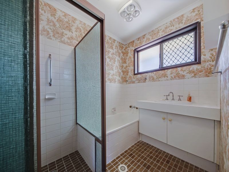 17 Bedivere Street, Carindale QLD 4152