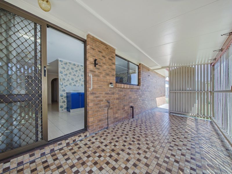 17 Bedivere Street, Carindale QLD 4152