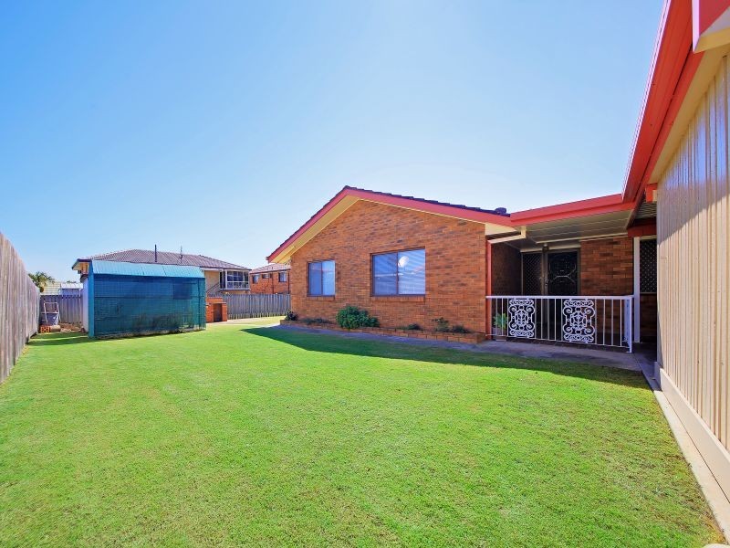 17 Bedivere Street, Carindale QLD 4152