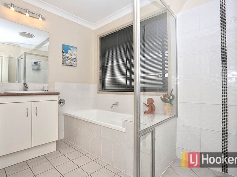 7 Holland Place, Carindale QLD 4152