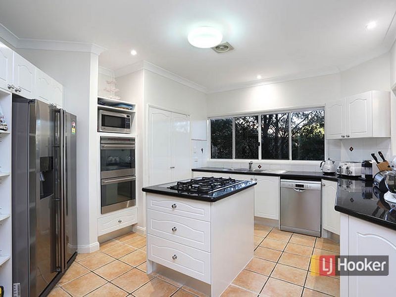 15 Merion Place, Carindale QLD 4152