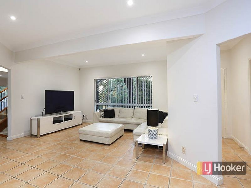 15 Merion Place, Carindale QLD 4152