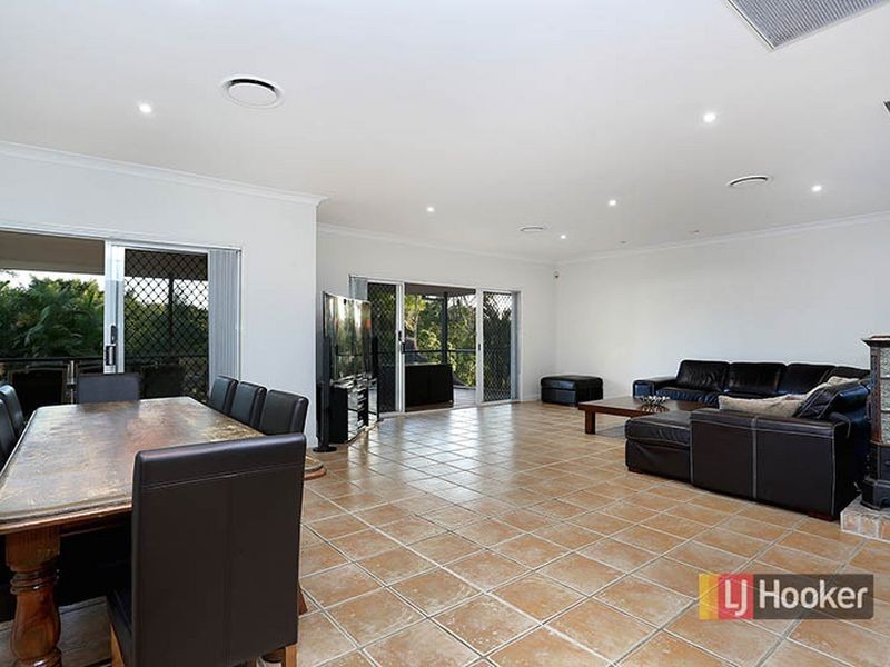 15 Merion Place, Carindale QLD 4152