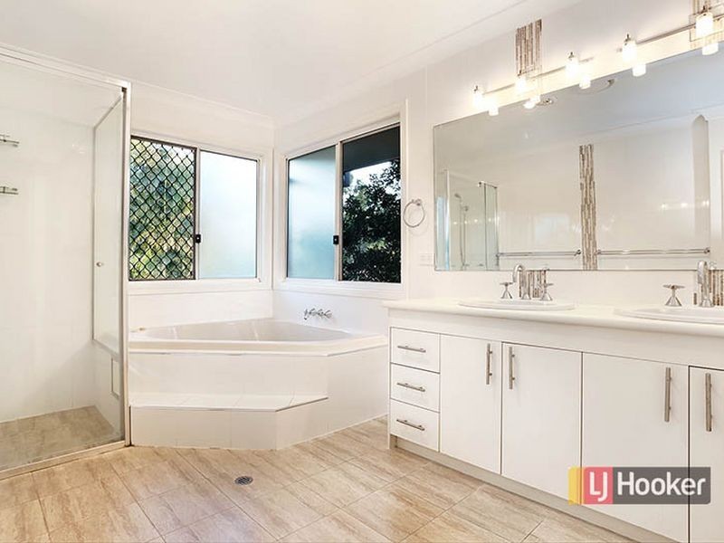 15 Merion Place, Carindale QLD 4152