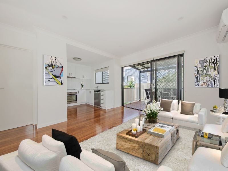 18 East Street, Camp Hill QLD 4152