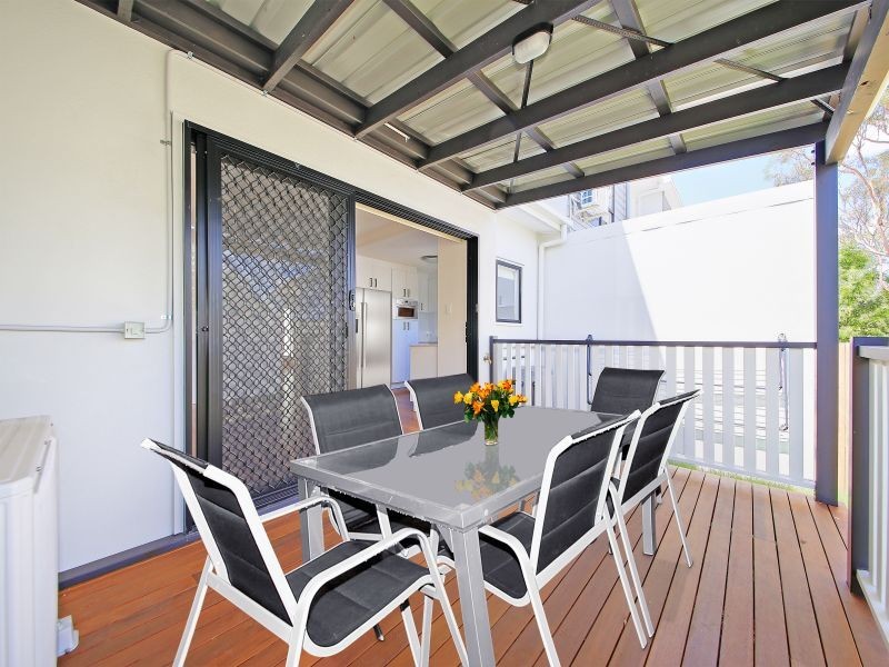 18 East Street, Camp Hill QLD 4152