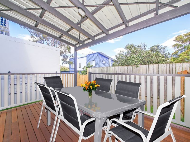 18 East Street, Camp Hill QLD 4152