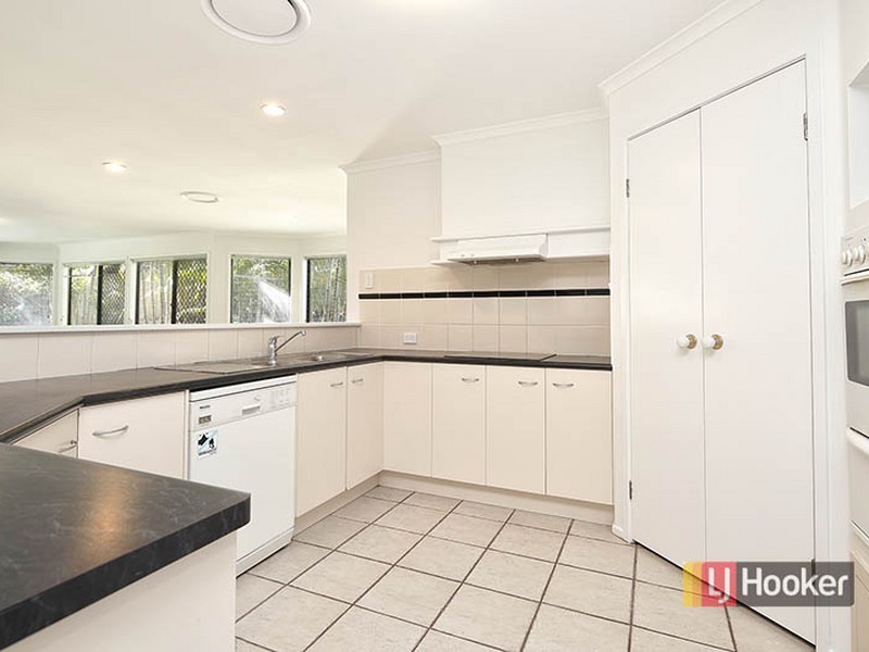 40 Oakley Street, Carindale QLD 4152