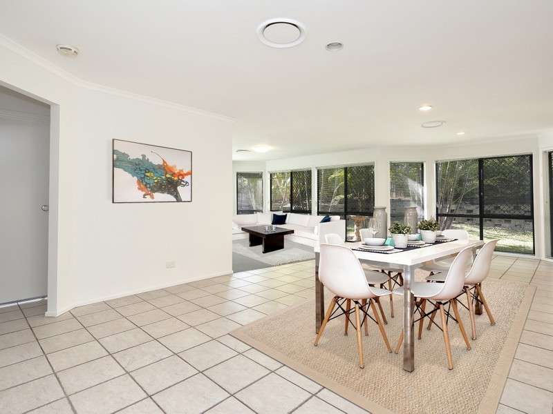 40 Oakley Street, Carindale QLD 4152