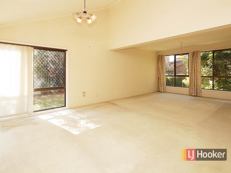 5 Meadowbank Street, Carindale QLD 4152