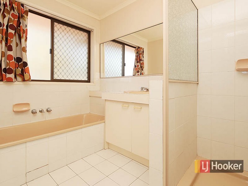 5 Meadowbank Street, Carindale QLD 4152