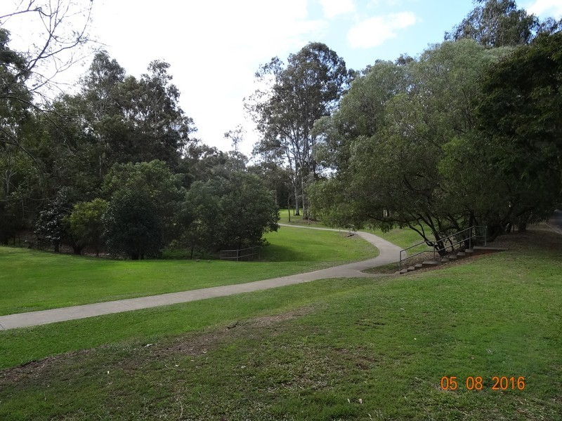 5 Meadowbank Street, Carindale QLD 4152