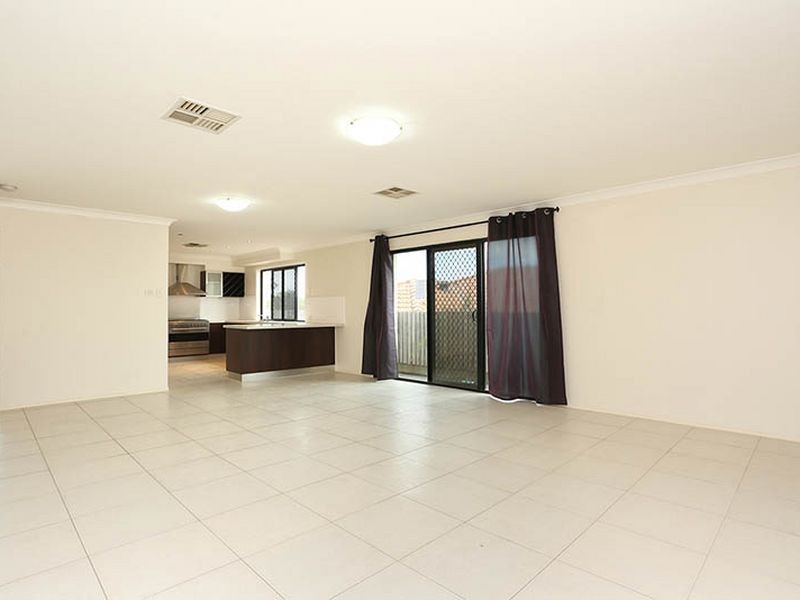 97 Silky Oak Crescent, Carindale QLD 4152