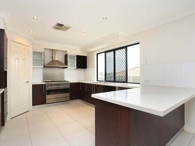 97 Silky Oak Crescent, Carindale QLD 4152