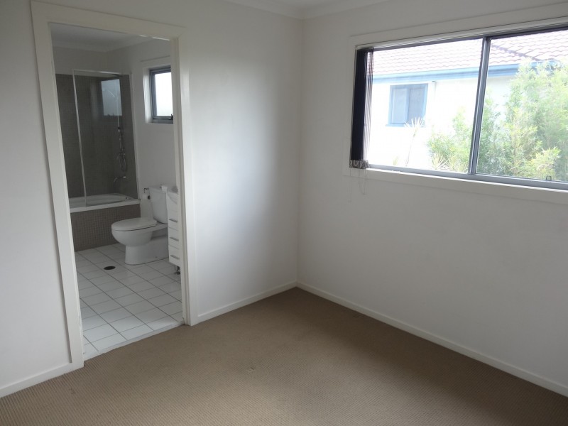 2/15 Mons Road, Carina Heights QLD 4152