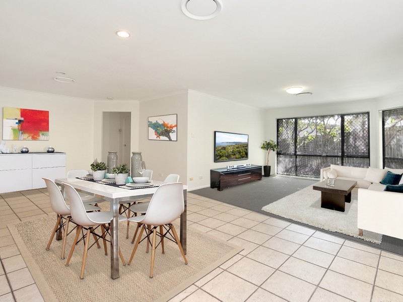 40 Oakley Street, Carindale QLD 4152