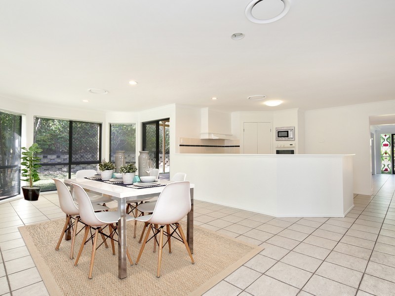 40 Oakley Street, Carindale QLD 4152