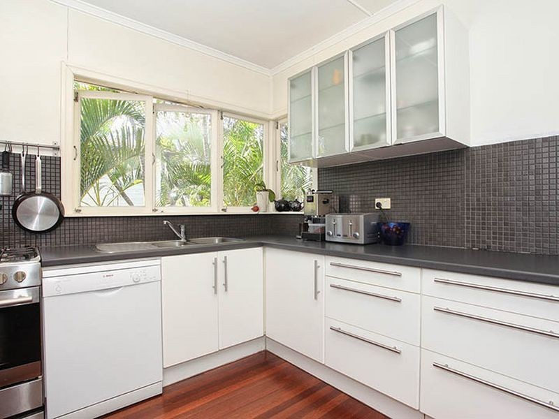 27 Megalong Street, Holland Park West QLD 4121