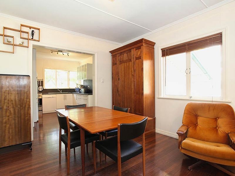 27 Megalong Street, Holland Park West QLD 4121