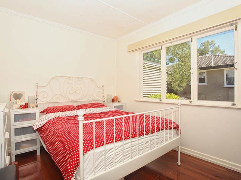 27 Megalong Street, Holland Park West QLD 4121