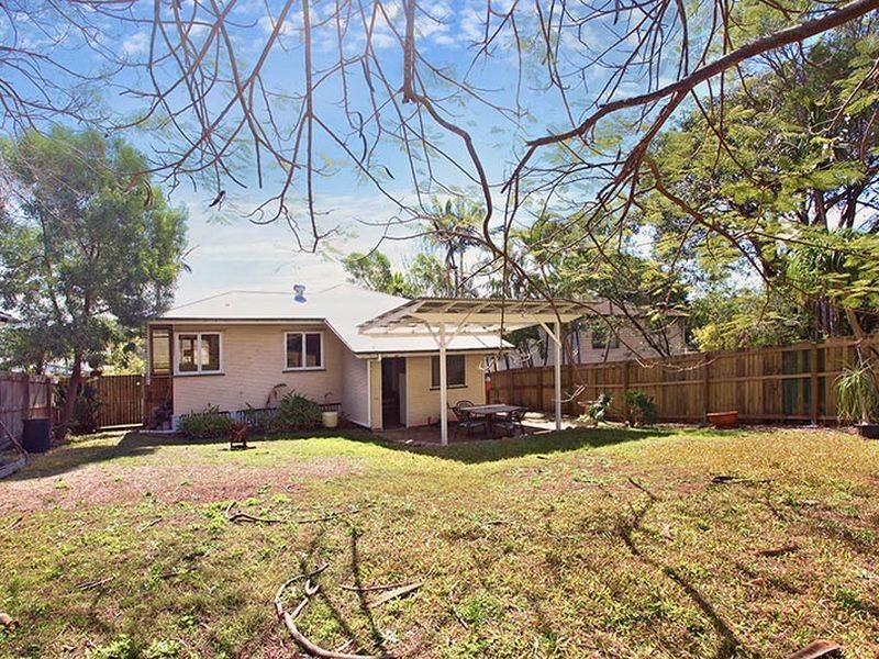 27 Megalong Street, Holland Park West QLD 4121