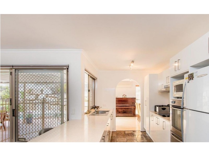 14 Eromanga Street, Carindale QLD 4152